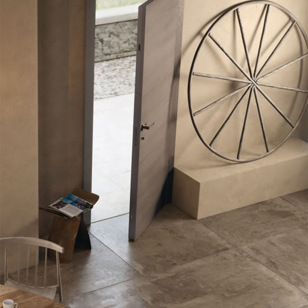 Garofoli - Porta blindata Sovrana con pannello esterno in multistrato resistente agli agenti atmosferici e pannello interno liscio mod. Gabilia 1L in rovere Grigio Creta